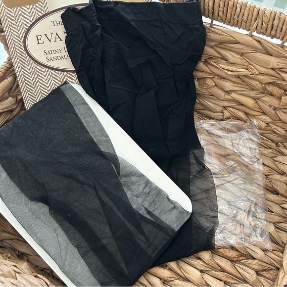New Vintage Evan-Picone Black Onyx The sheerest sheer Panty hose size Medium - Picture 5 of 7